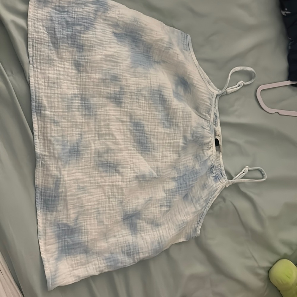 Tie dye light blue flowy tank top